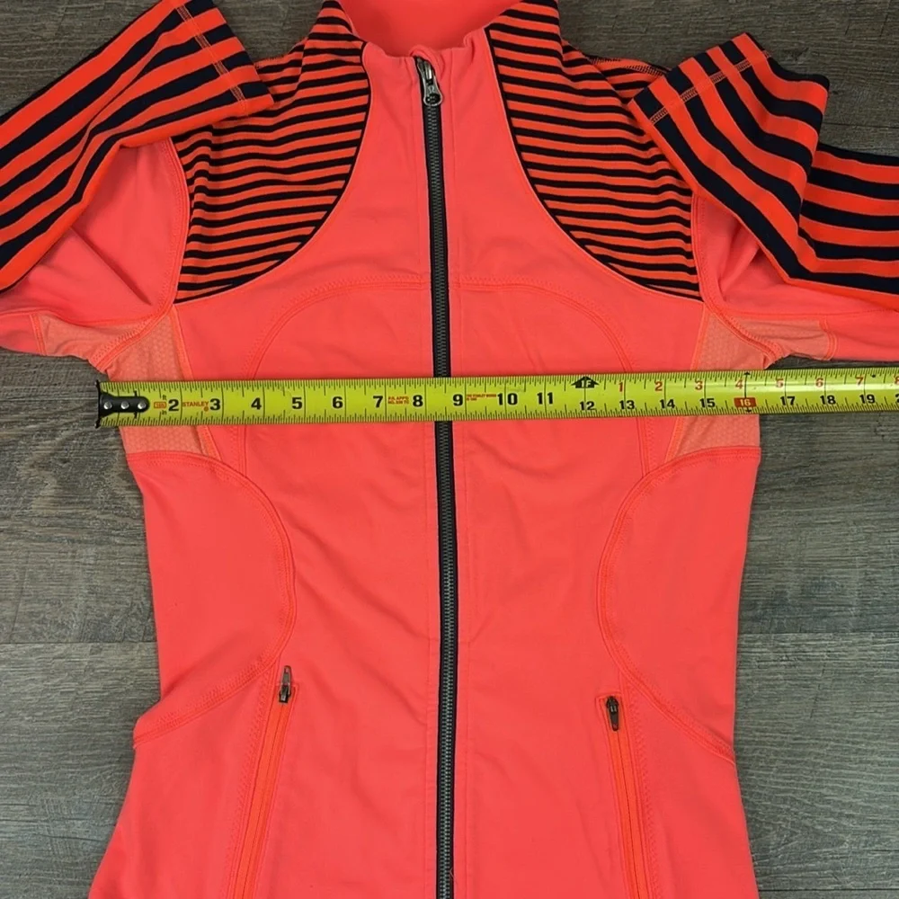 Lululemon Forme Jacket Light Flare / Classic Stripe Inkwell Size 6